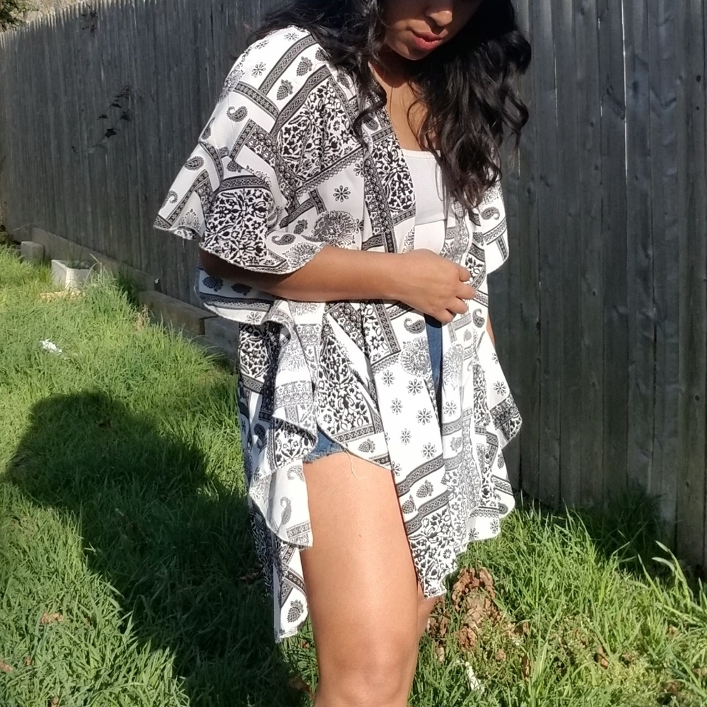 MANDALA KIMONO RUFFLE CARDIGAN IN WHITE - Picture 9 of 10